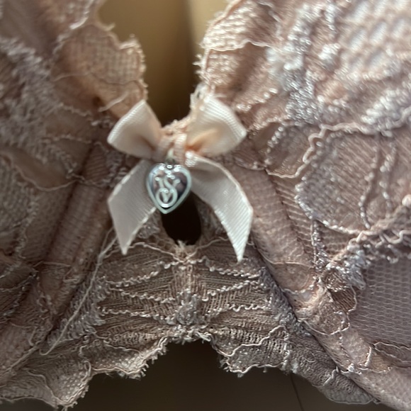 Body By Victoria Secret Lined Perfect Coverage Bra S 36DDD - Picture 2 of 7